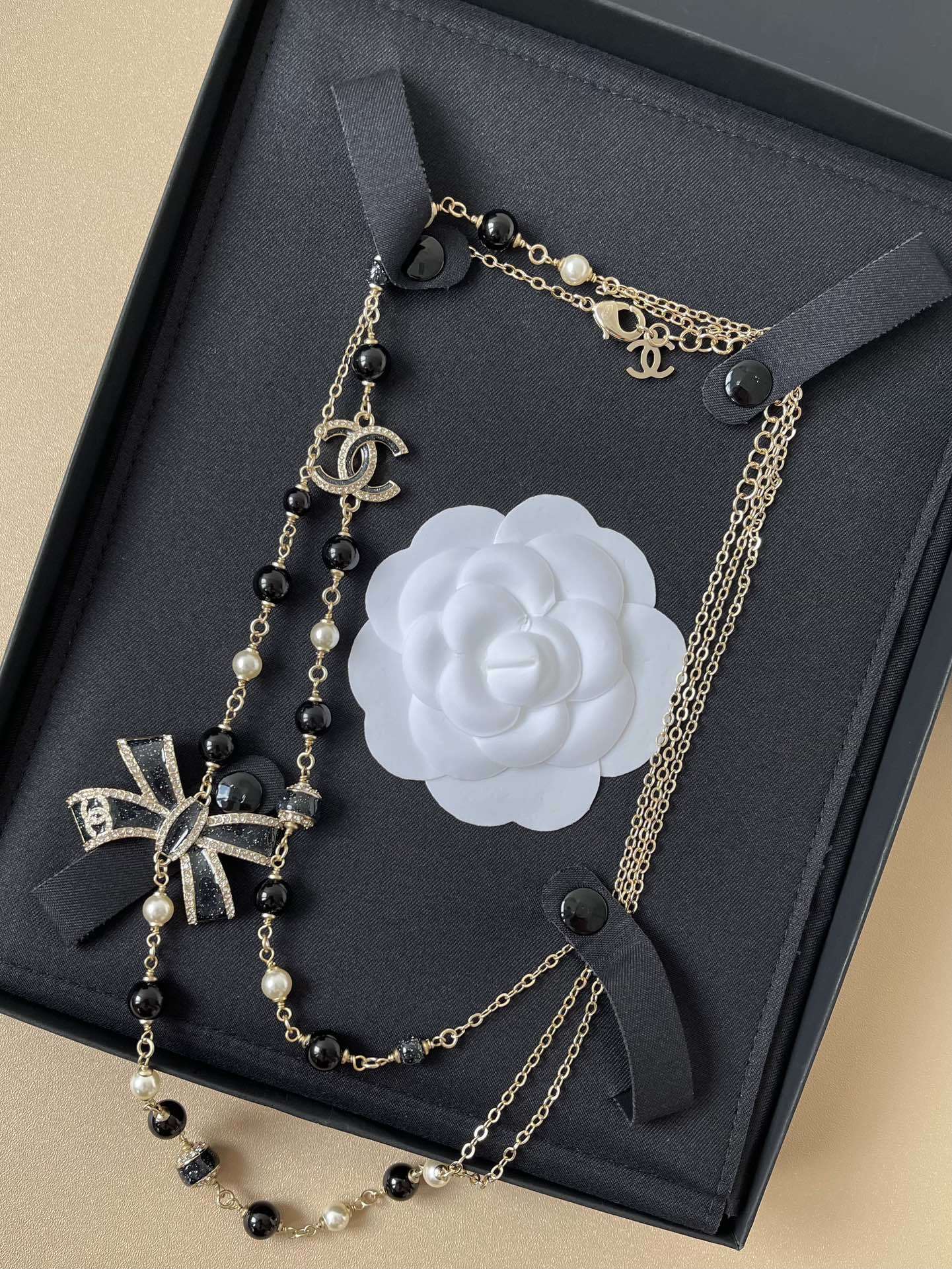 Chanel 2025/26 Fall-Winter Long Necklace with Bow and CC Logo