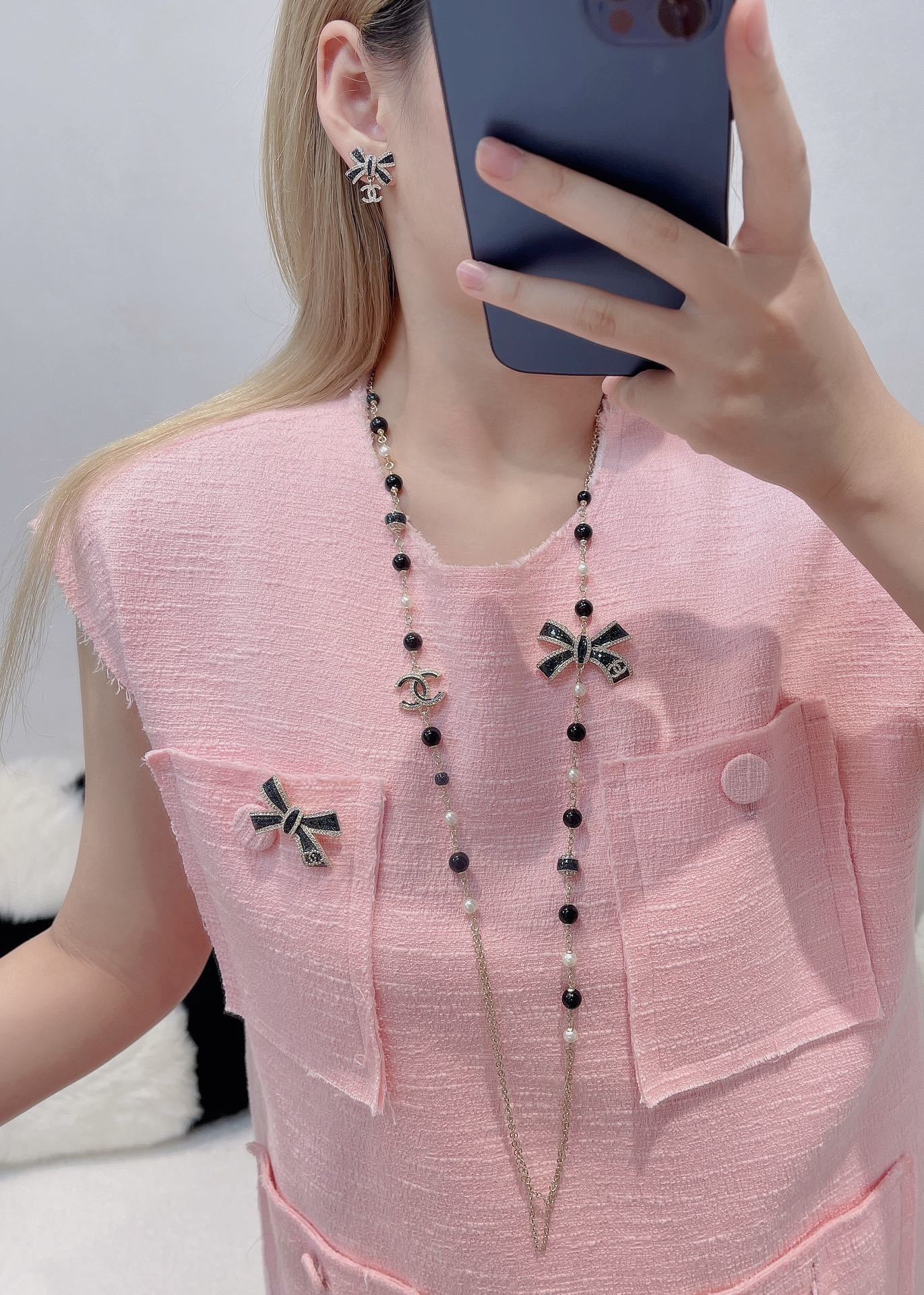 Chanel 2025/26 Fall-Winter Long Necklace with Bow and CC Logo