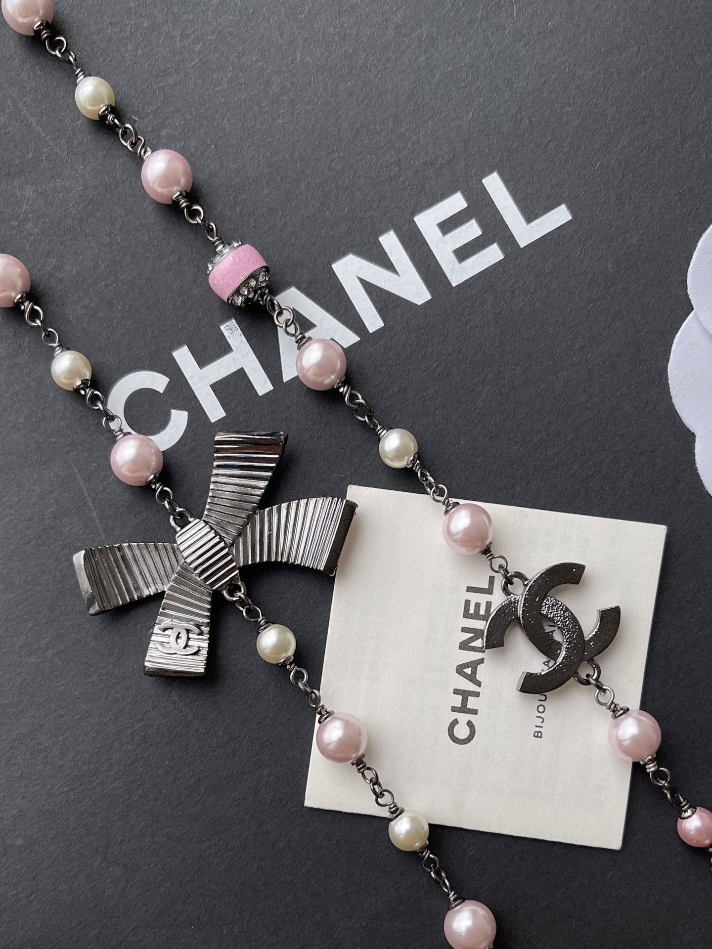 Chanel 2025/26 FW Long Necklace Pink Bow CC Logo Glass Pearls