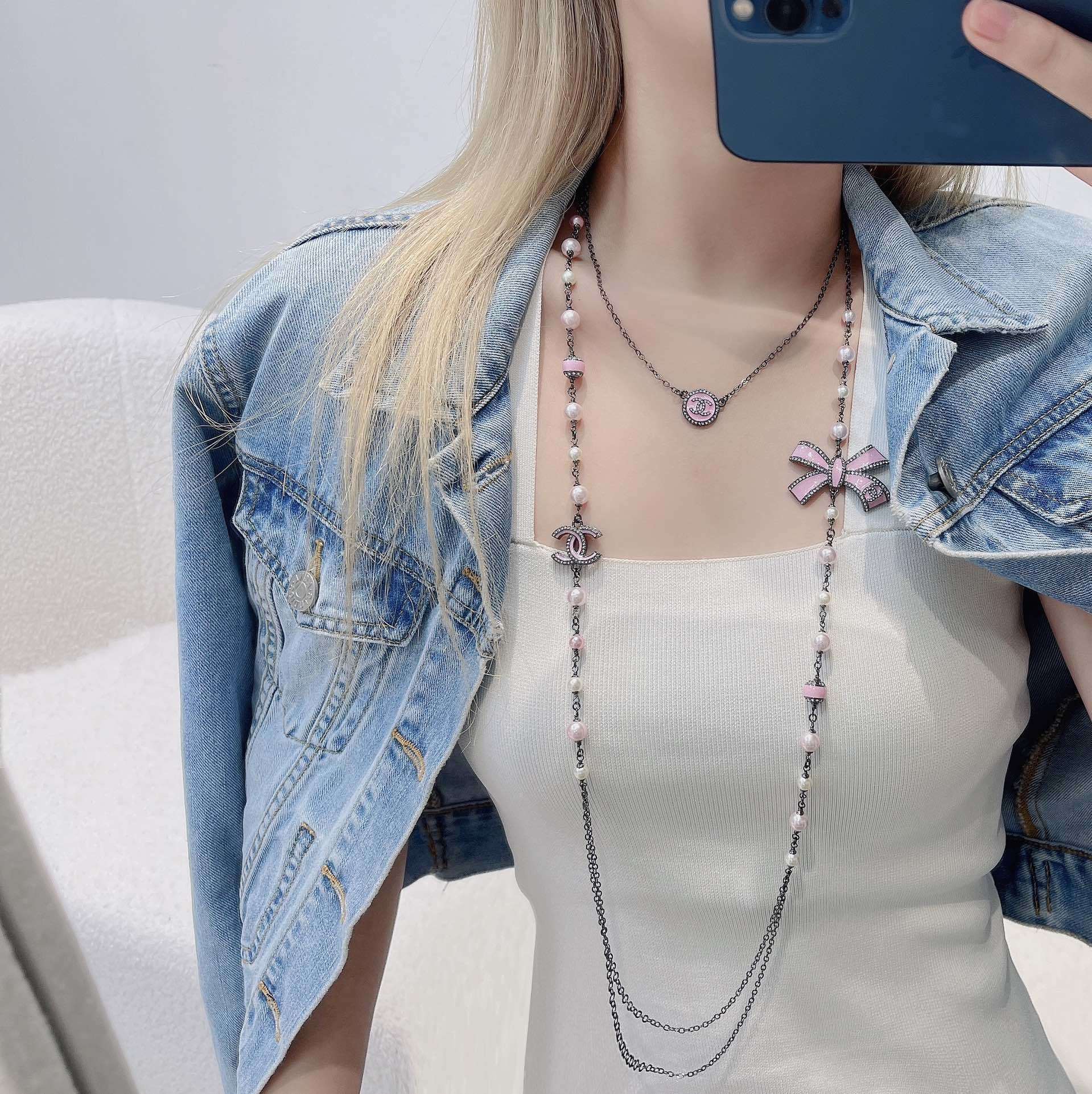 Chanel 2025/26 FW Long Necklace Pink Bow CC Logo Glass Pearls
