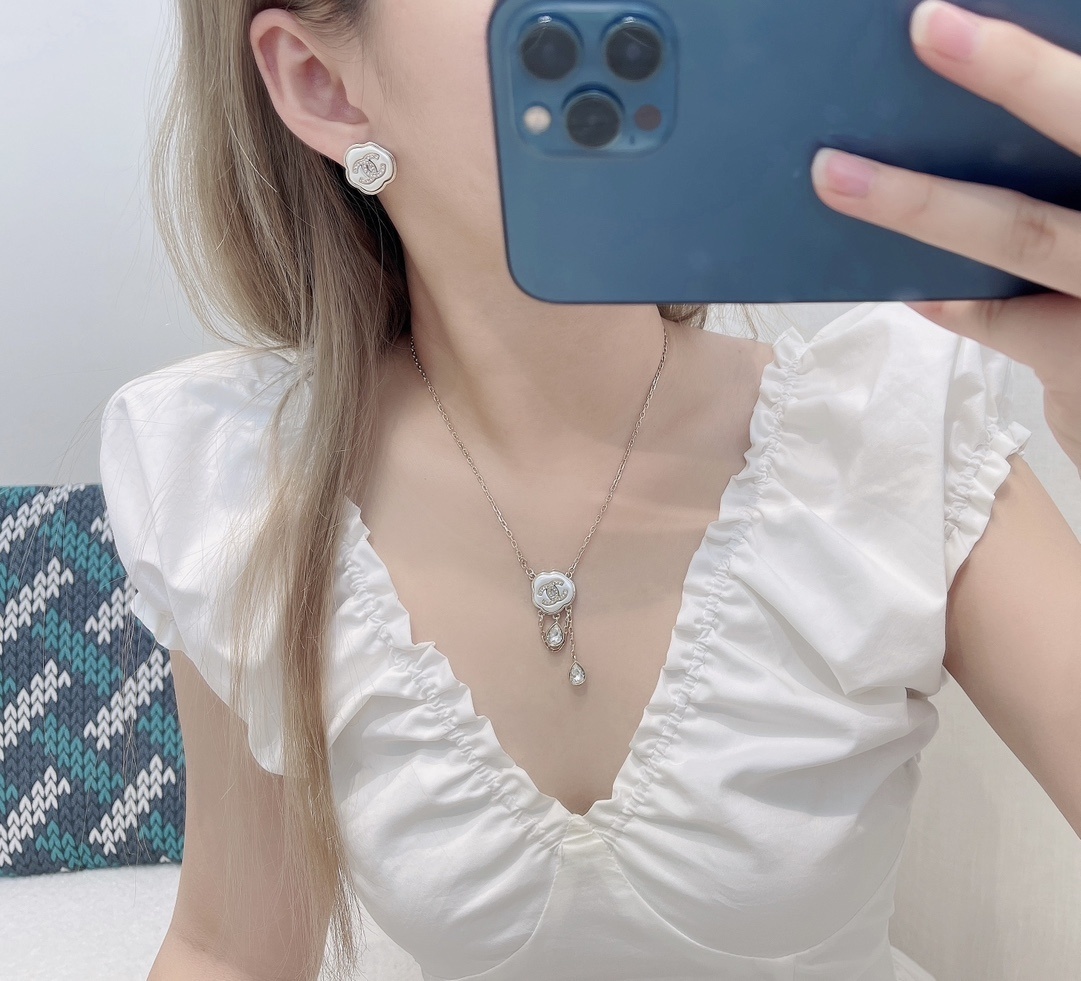 Chanel Gold Camellia CC Logo Necklace with Crystal Teardrops