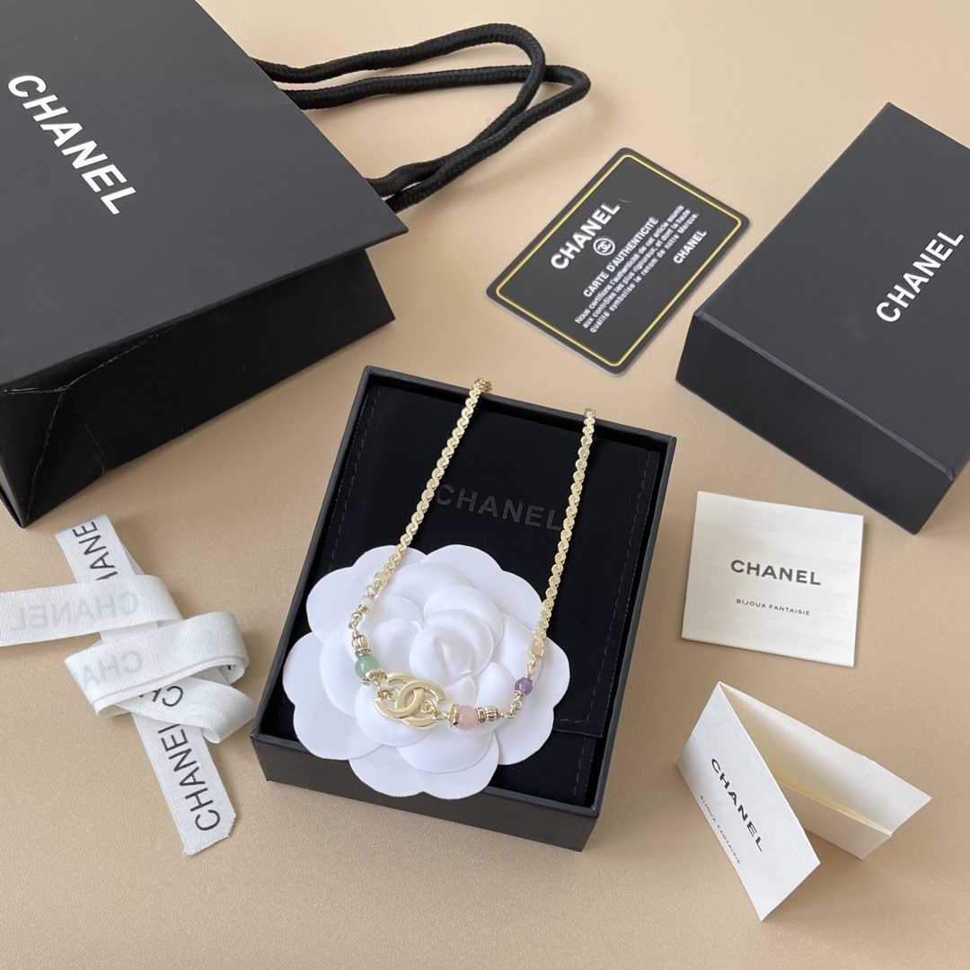 Luxury CC Logo Gold Necklace with Pastel Beads - Elegant Gift Set