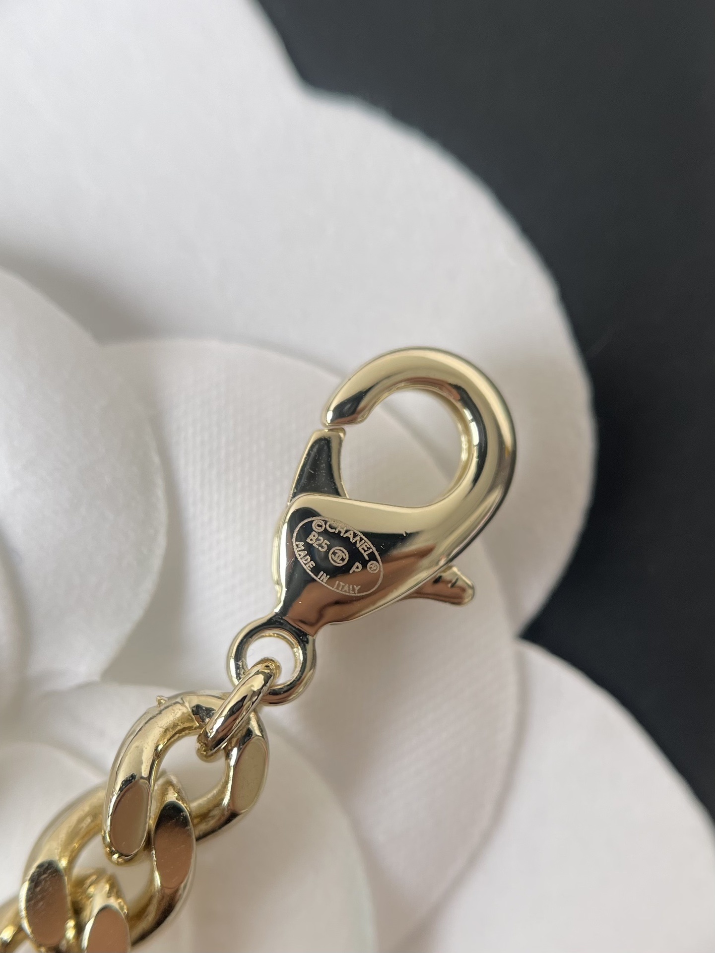 Elegant Gold Tone Crystal Double C Square Pendant Chain Necklace