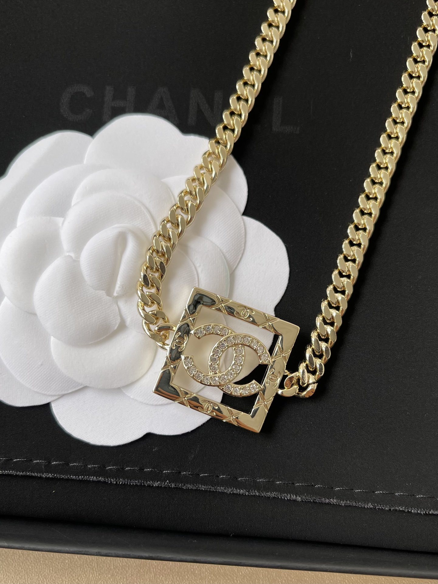 Elegant Gold Tone Crystal Double C Square Pendant Chain Necklace