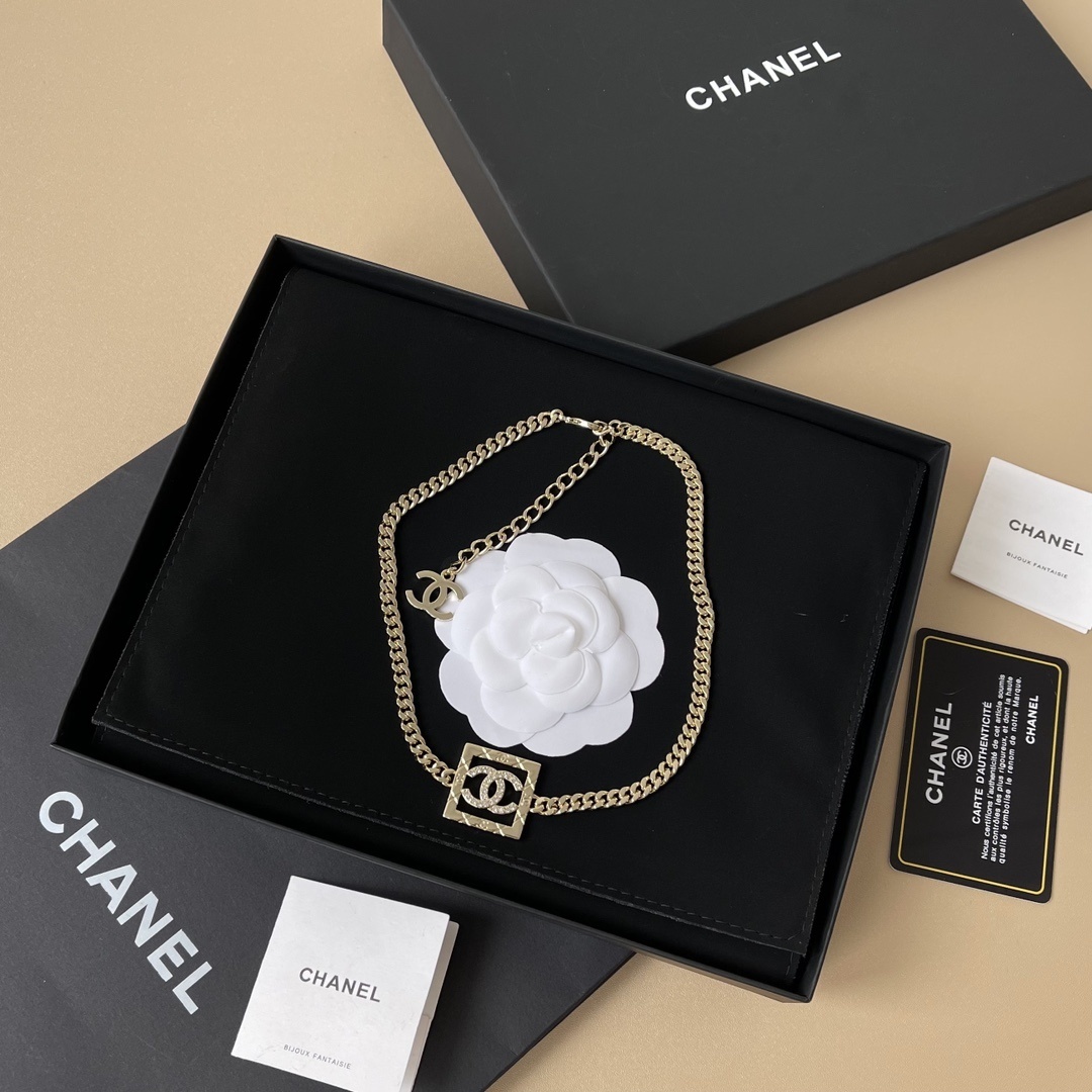 Elegant Gold Tone Crystal Double C Square Pendant Chain Necklace