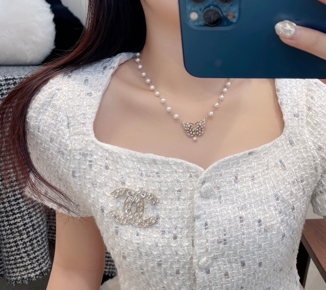 Luxury Interlocking CC Crystal & Pearl Brooch - Elegant Fashion Pin