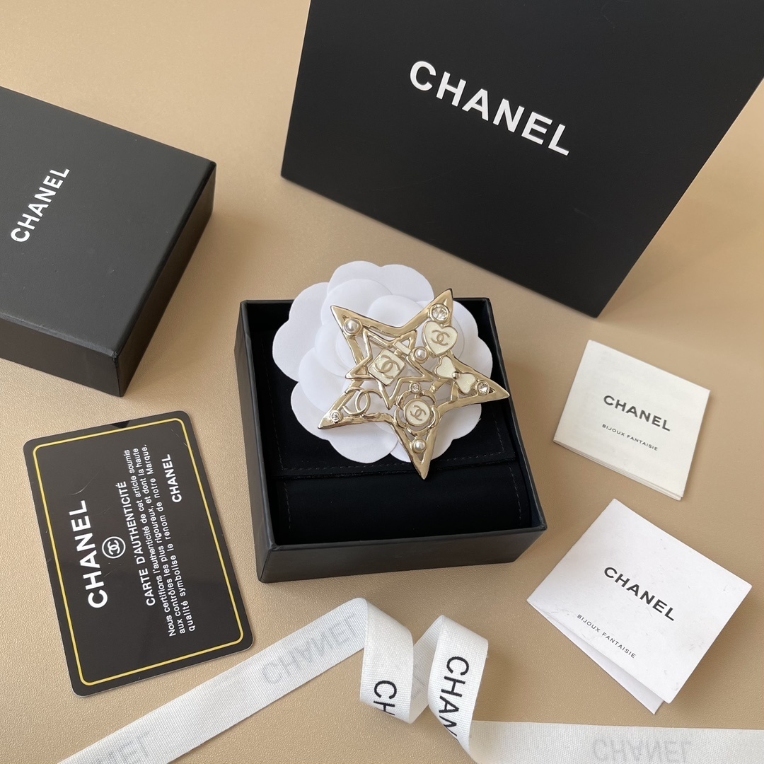 Elegant Gold-Tone Star Brooch with CC Logo, Pearls & Crystals