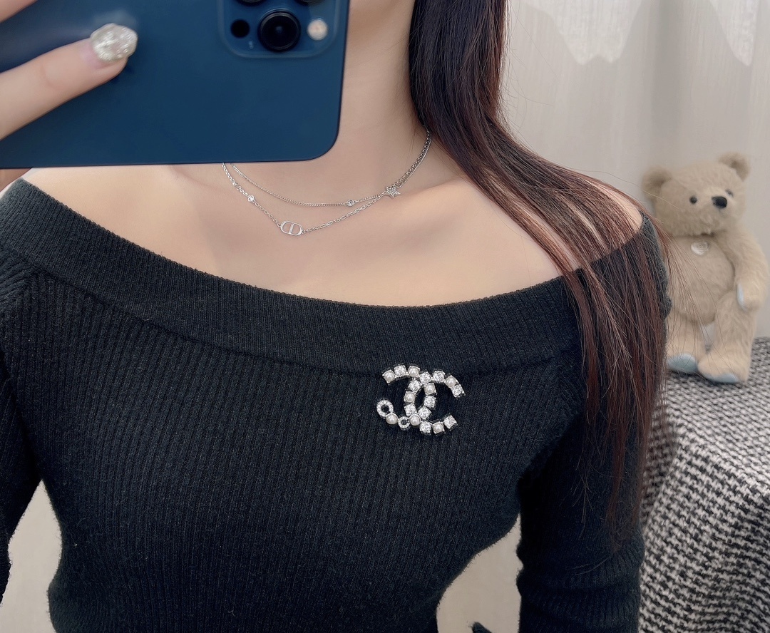 Luxury Silver Double C Brooch with Pearls and Crystals – Elegant Pin