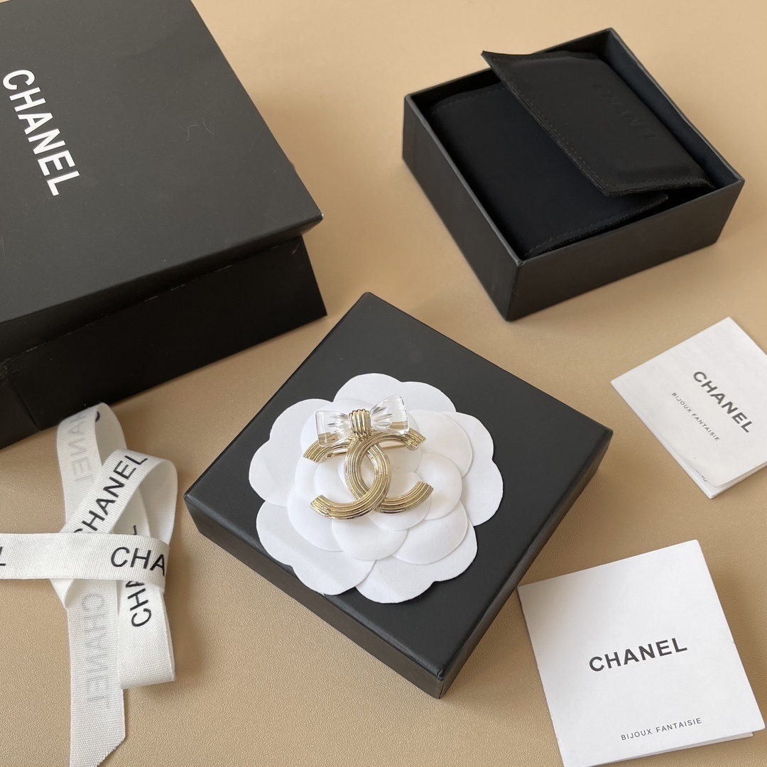 Elegant Gold-Tone CC Interlocking Brooch with Transparent Bow