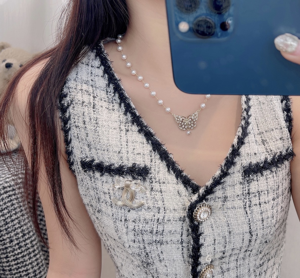 Elegant Gold-Tone CC Interlocking Brooch with Transparent Bow