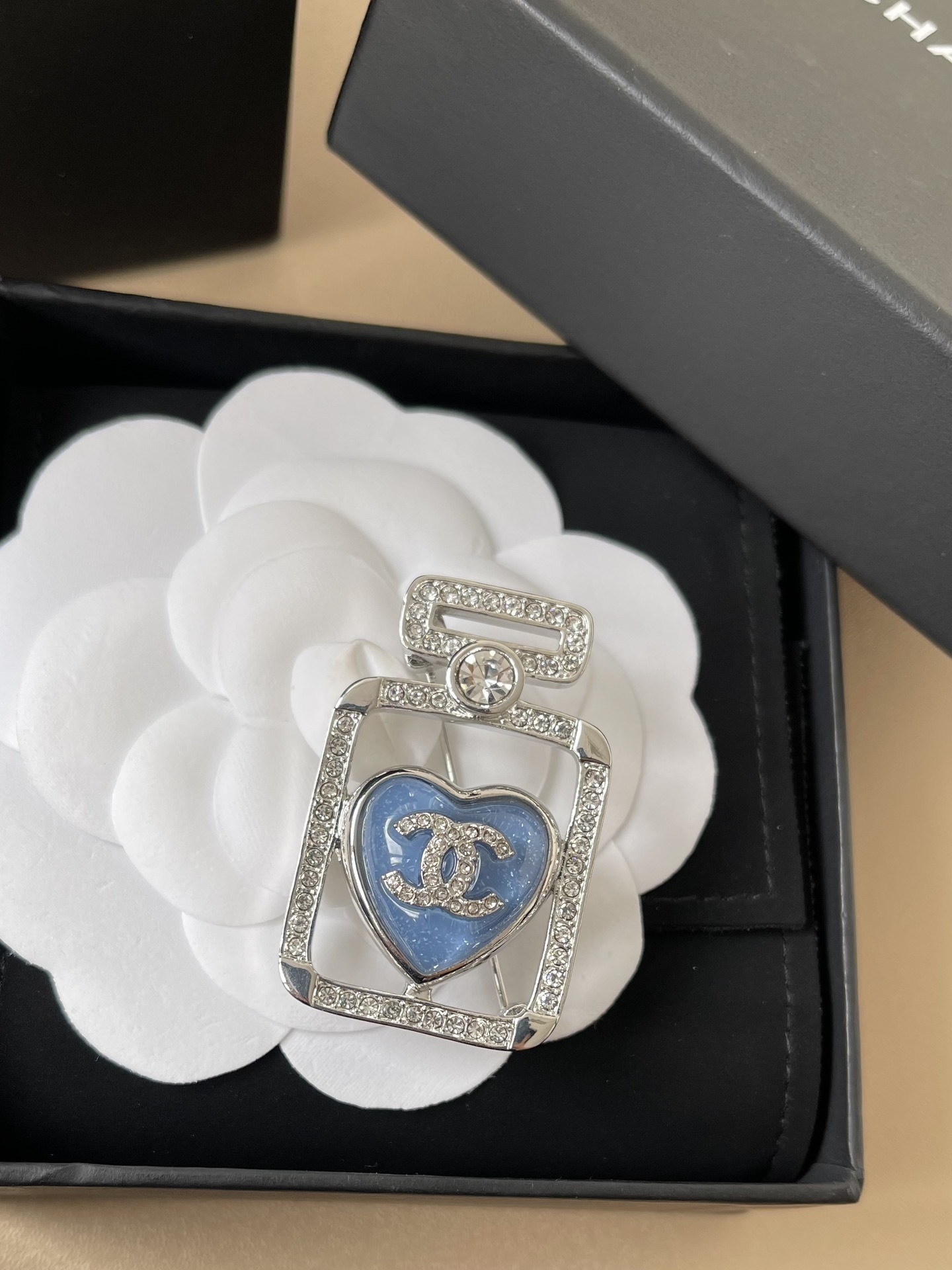 Luxury Crystal Perfume Bottle Brooch with Blue Heart Logo