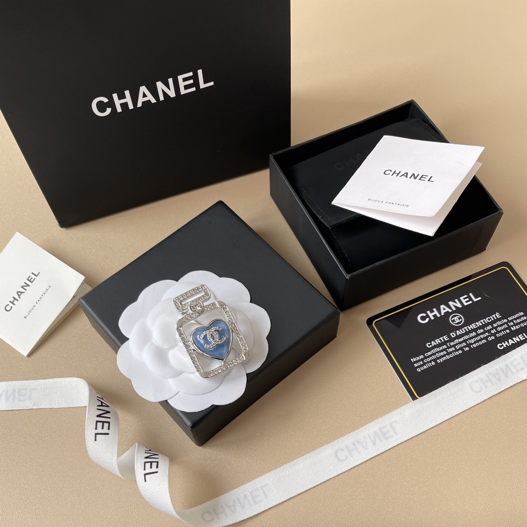 Luxury Crystal Perfume Bottle Brooch with Blue Heart Logo