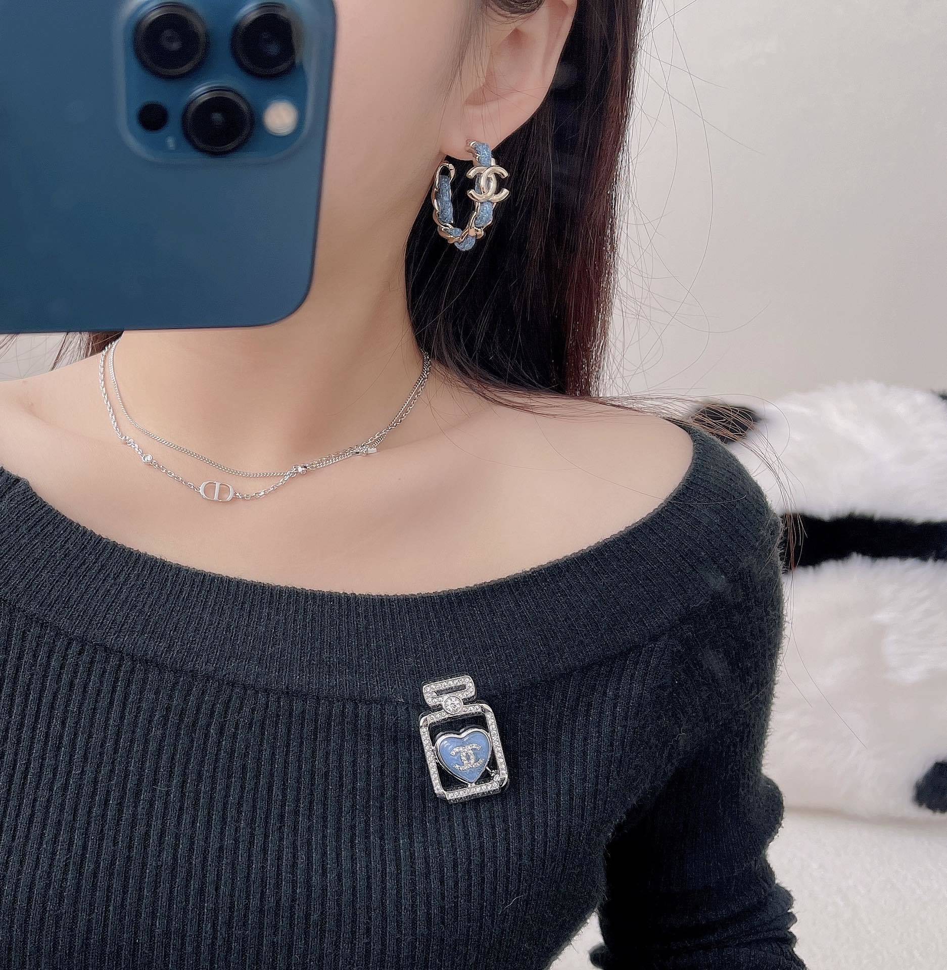 Luxury Crystal Perfume Bottle Brooch with Blue Heart Logo