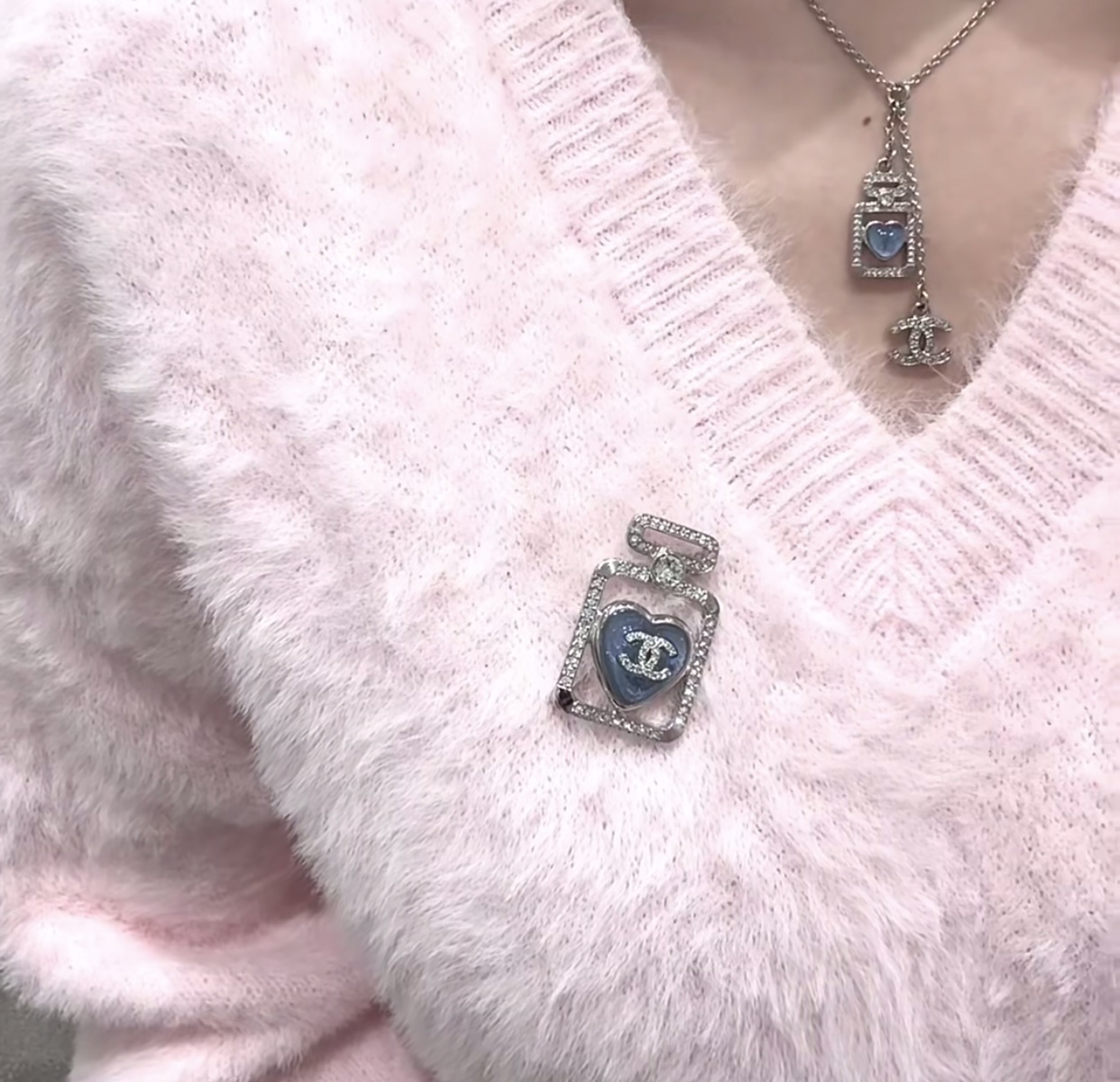 Luxury Crystal Perfume Bottle Brooch with Blue Heart Logo