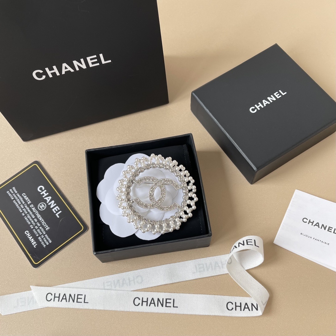 Chanel CC Logo Crystal and Pearl Circular Brooch in Silver-Tone