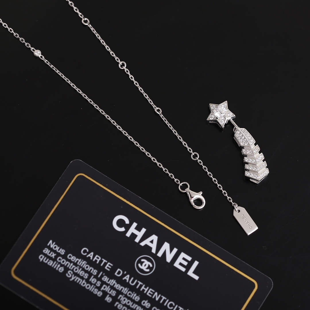 Luxury Chanel Comète Shooting Star Necklace in Silver with Crystals