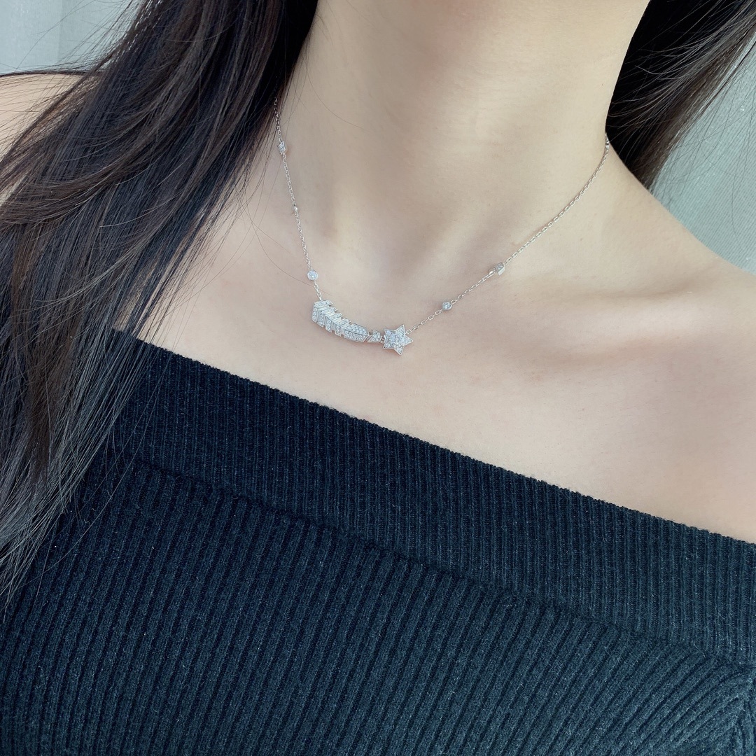 Luxury Chanel Comète Shooting Star Necklace in Silver with Crystals
