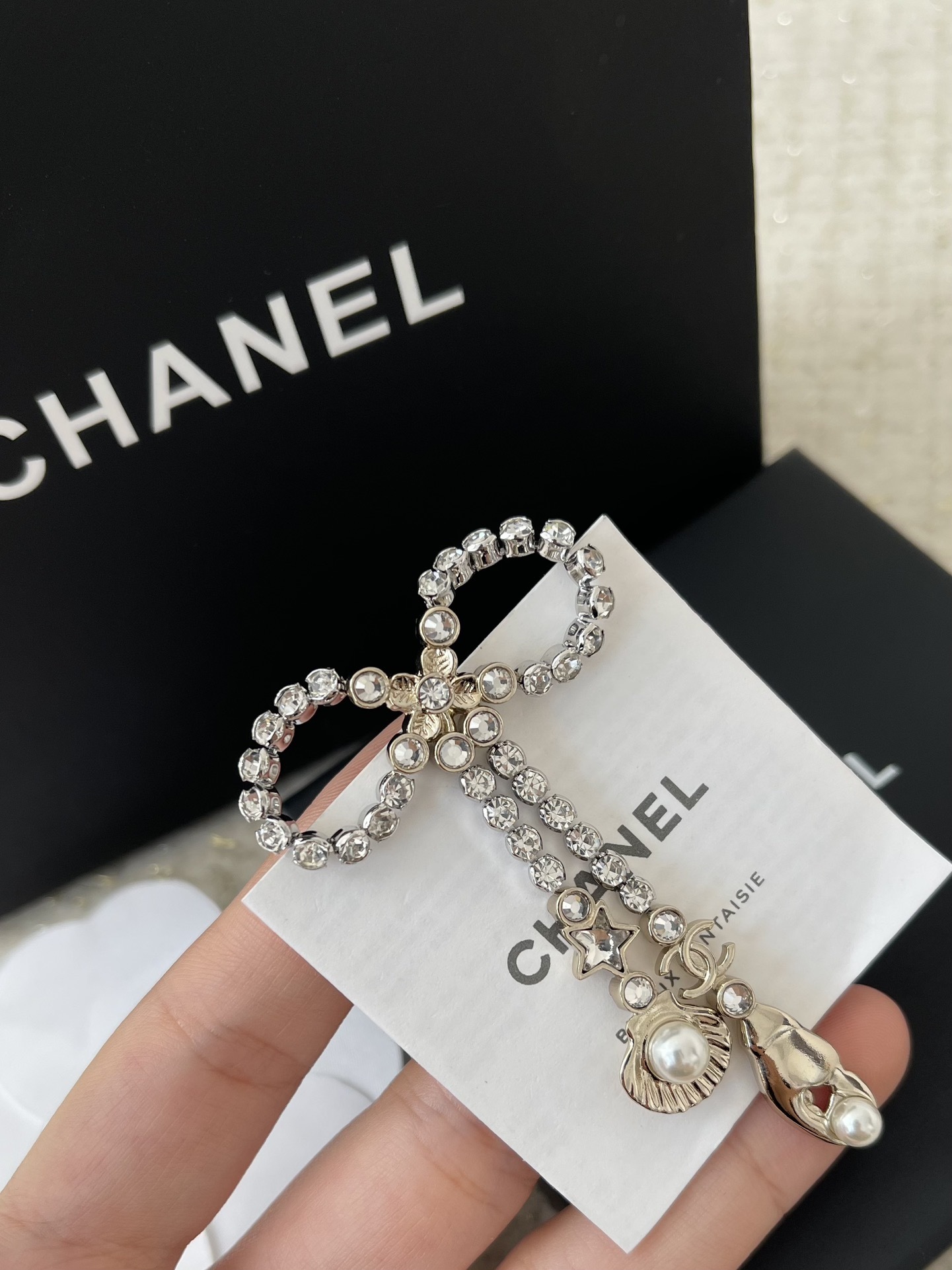 Luxury Crystal Bow Brooch with Pearl Charms and Designer Logo