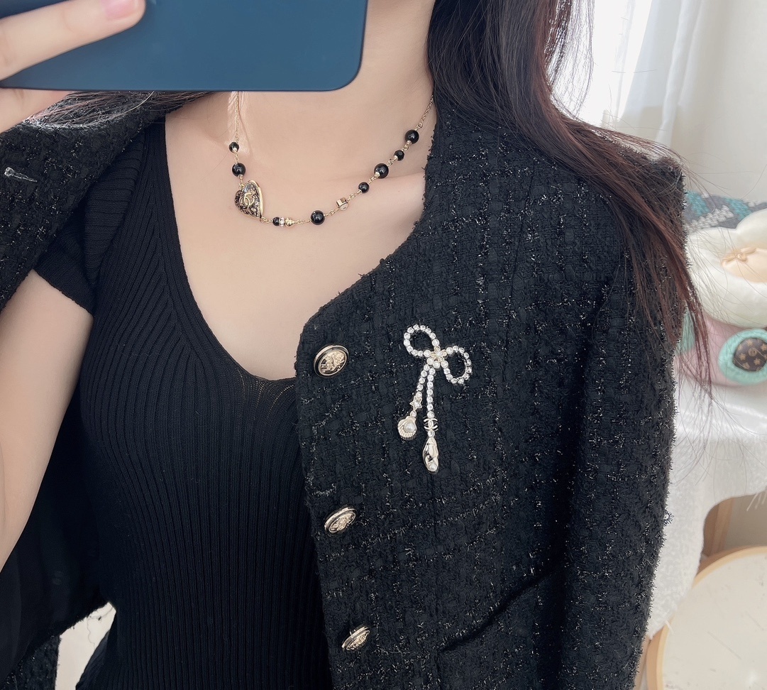 Luxury Crystal Bow Brooch with Pearl Charms and Designer Logo