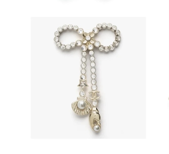 Luxury Crystal Bow Brooch with Pearl Charms and Designer Logo