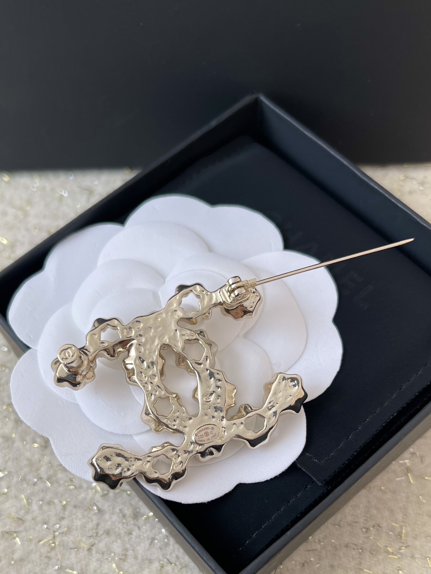 Elegant Camellia Floral Brooch - Gold Metal & Strass Crystal Pin