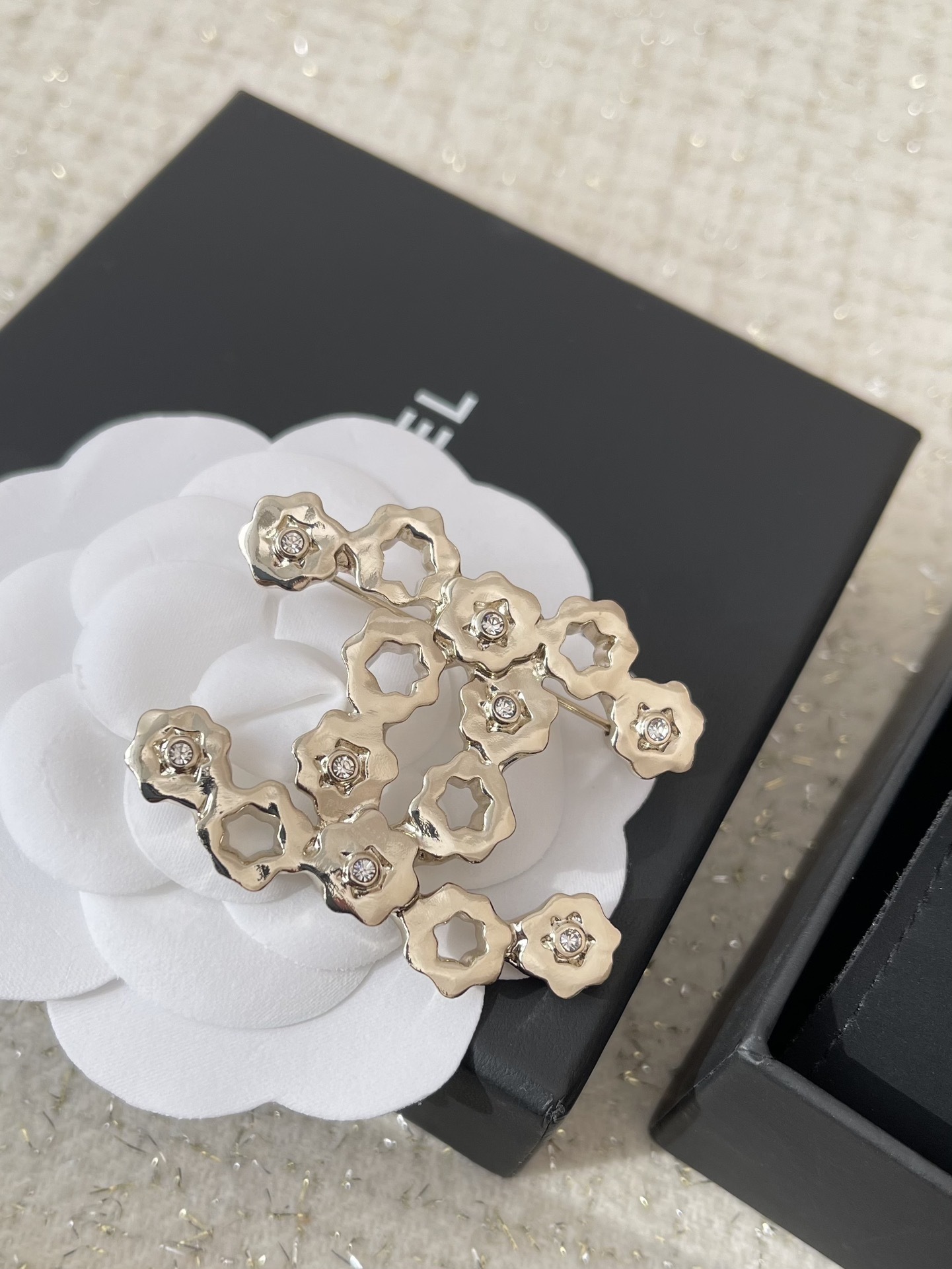 Elegant Camellia Floral Brooch - Gold Metal & Strass Crystal Pin