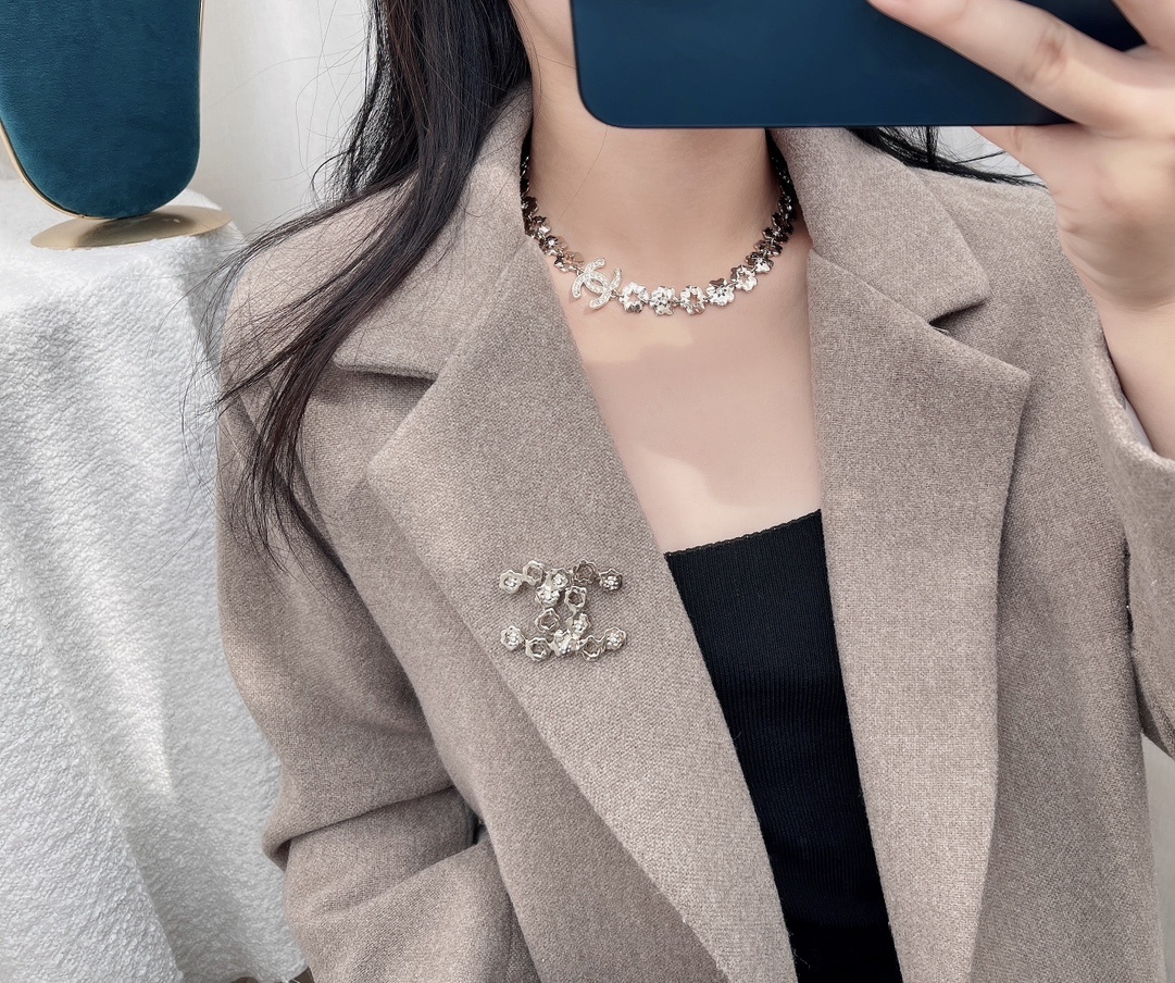 Elegant Camellia Floral Brooch - Gold Metal & Strass Crystal Pin