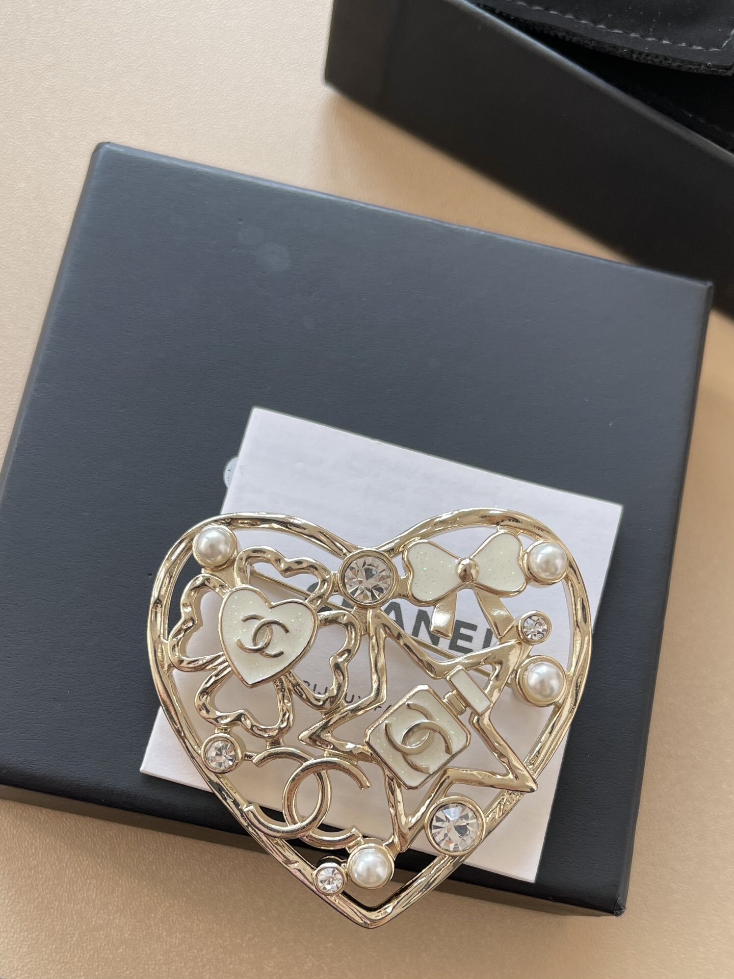 Luxury Gold Heart Brooch with Pearls and Crystals Elegant Jewelry