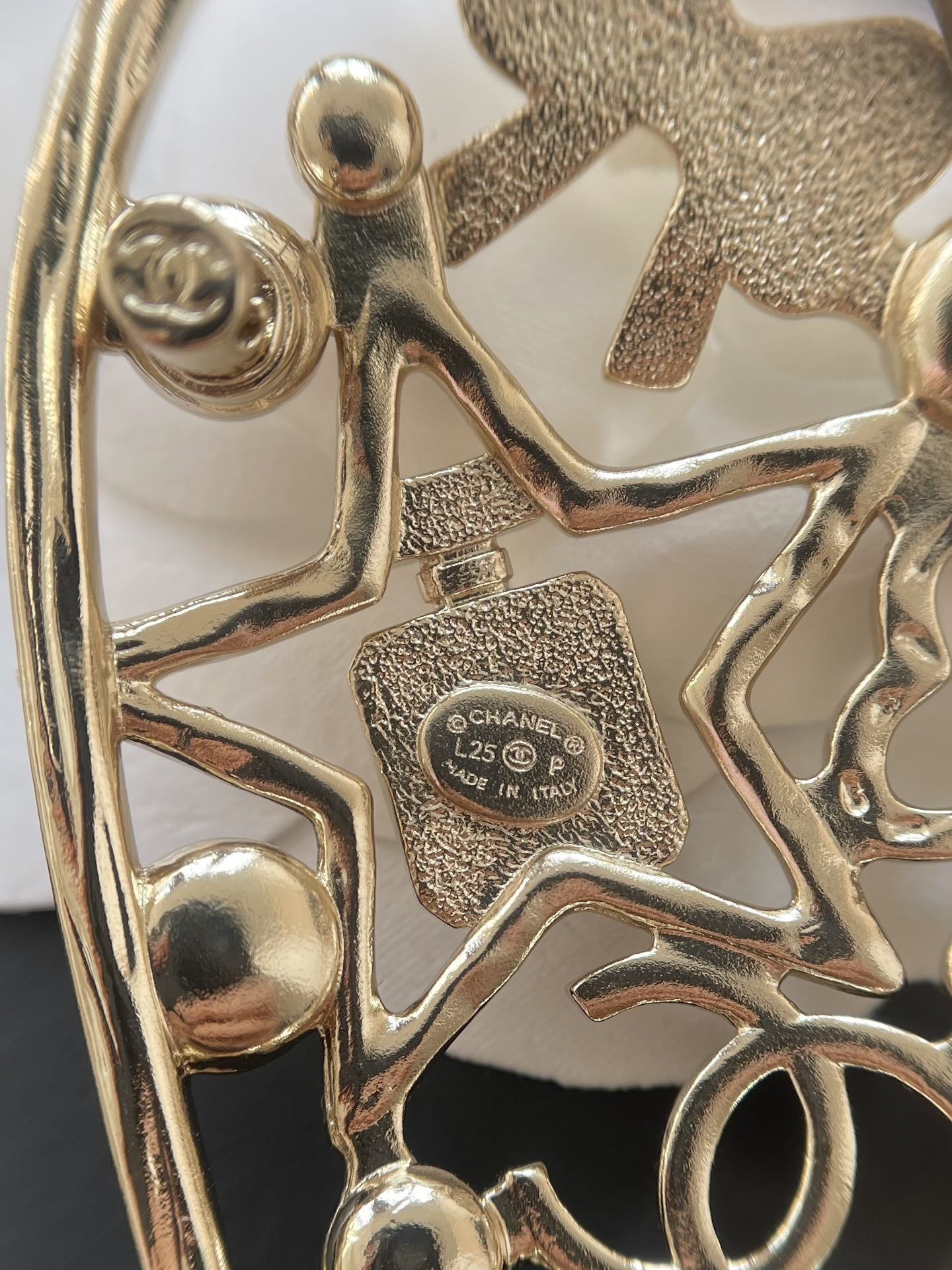 Luxury Gold Heart Brooch with Pearls and Crystals Elegant Jewelry