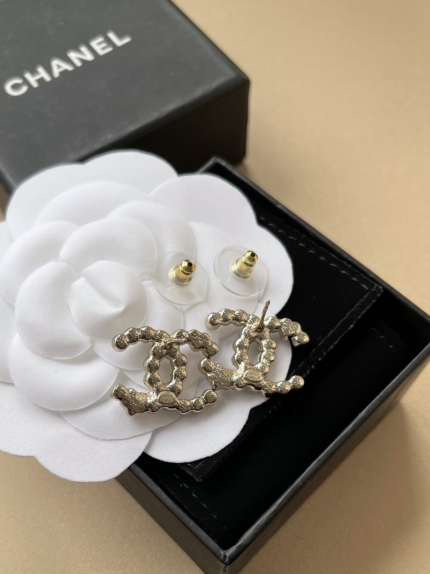 Elegant Crystal & Pearl Double C Logo Stud Earrings