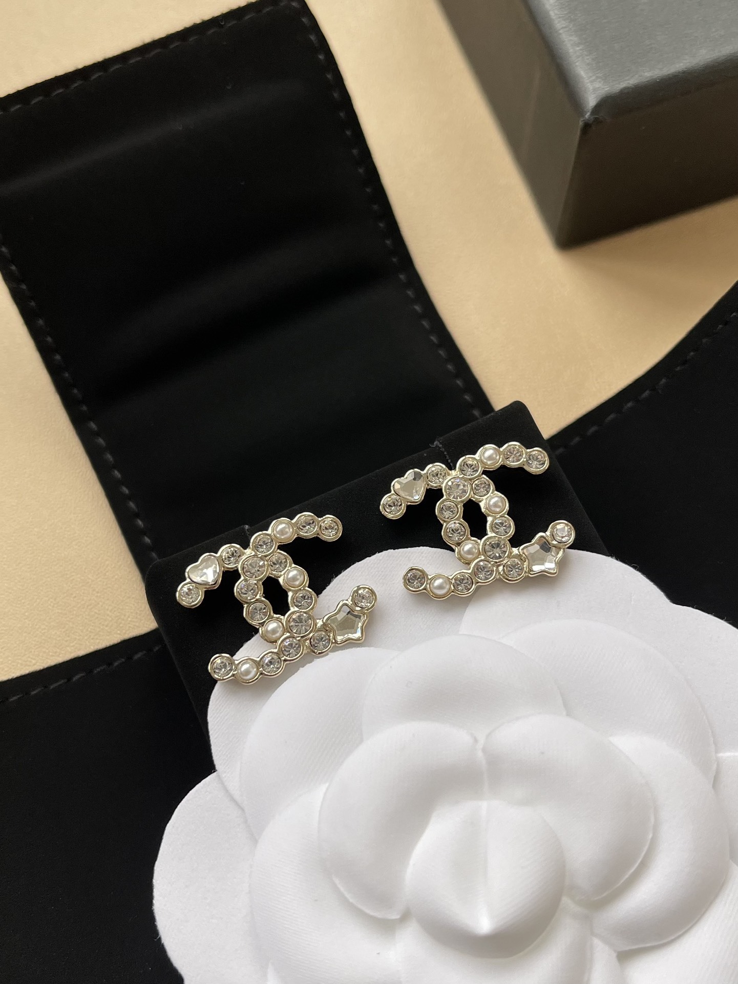 Elegant Crystal & Pearl Double C Logo Stud Earrings