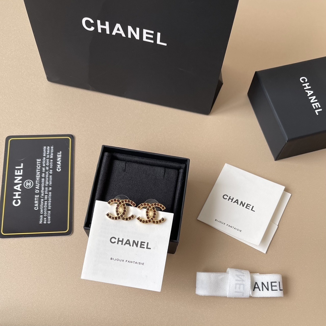 Luxury Chanel CC Logo Crystal Stud Earrings - Gold & Amber