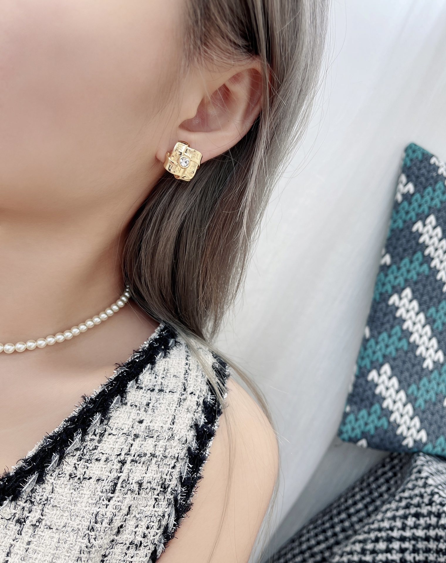 Luxury Chanel Gold-Tone Crystal Square Ribbon Stud Earrings