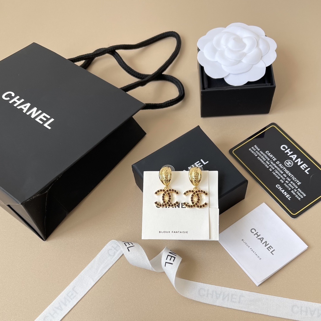 Luxury CC Logo Gold Drop Earrings with Amber Crystal Accents