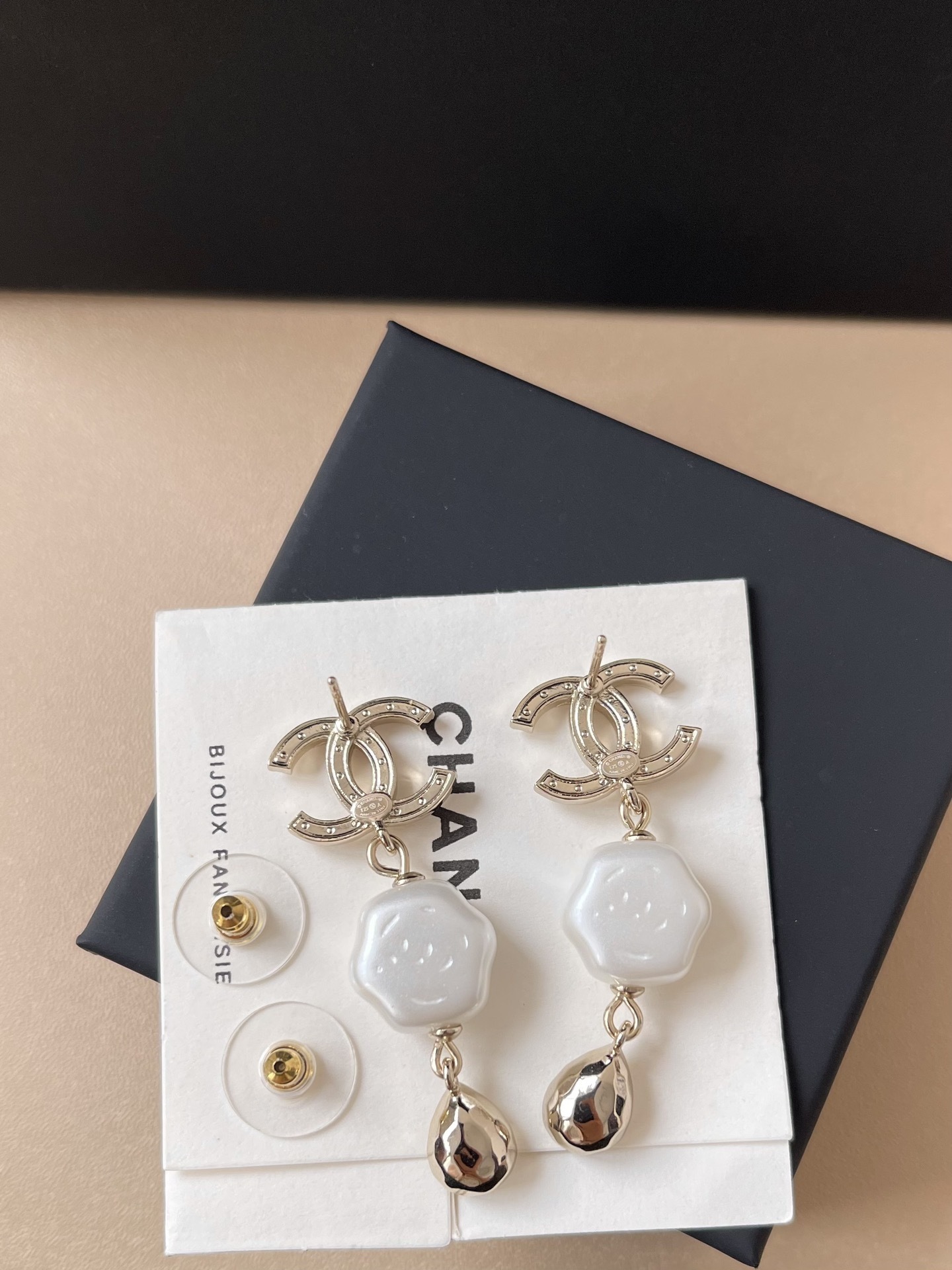 Elegant Crystal CC Logo Pearl Drop Earrings - Luxury Jewelry