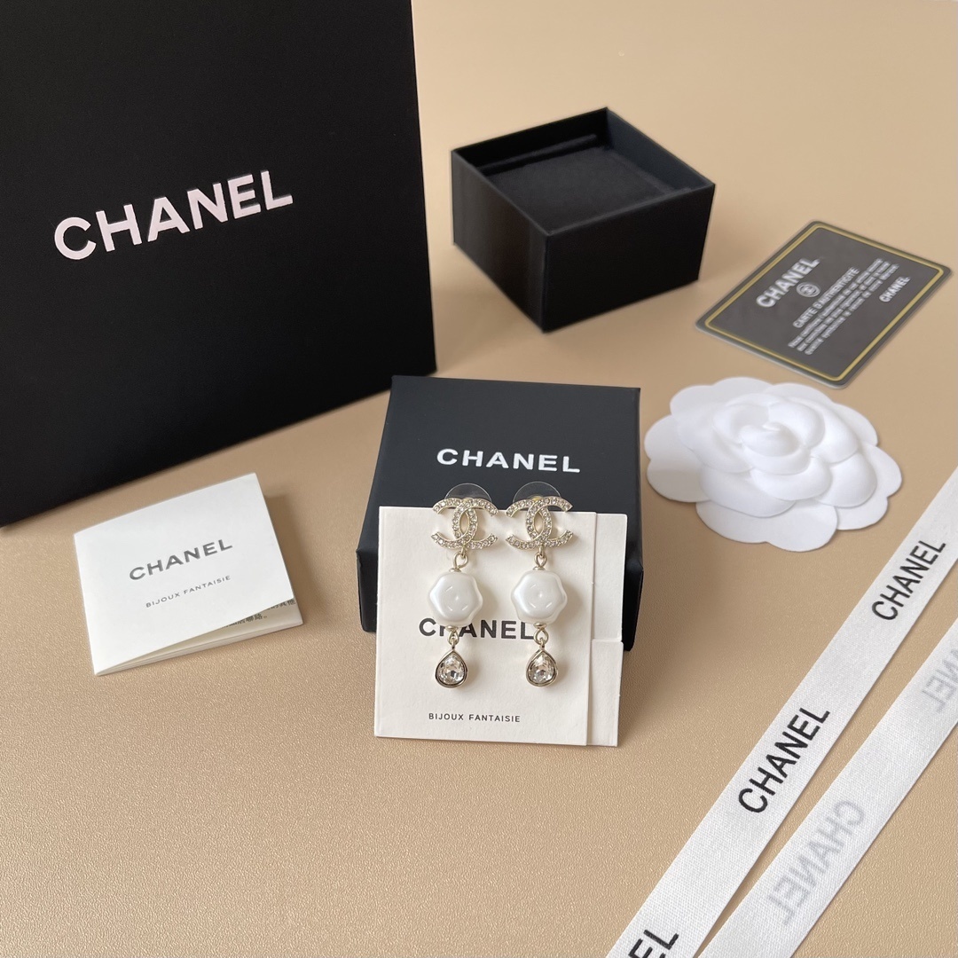 Elegant Crystal CC Logo Pearl Drop Earrings - Luxury Jewelry