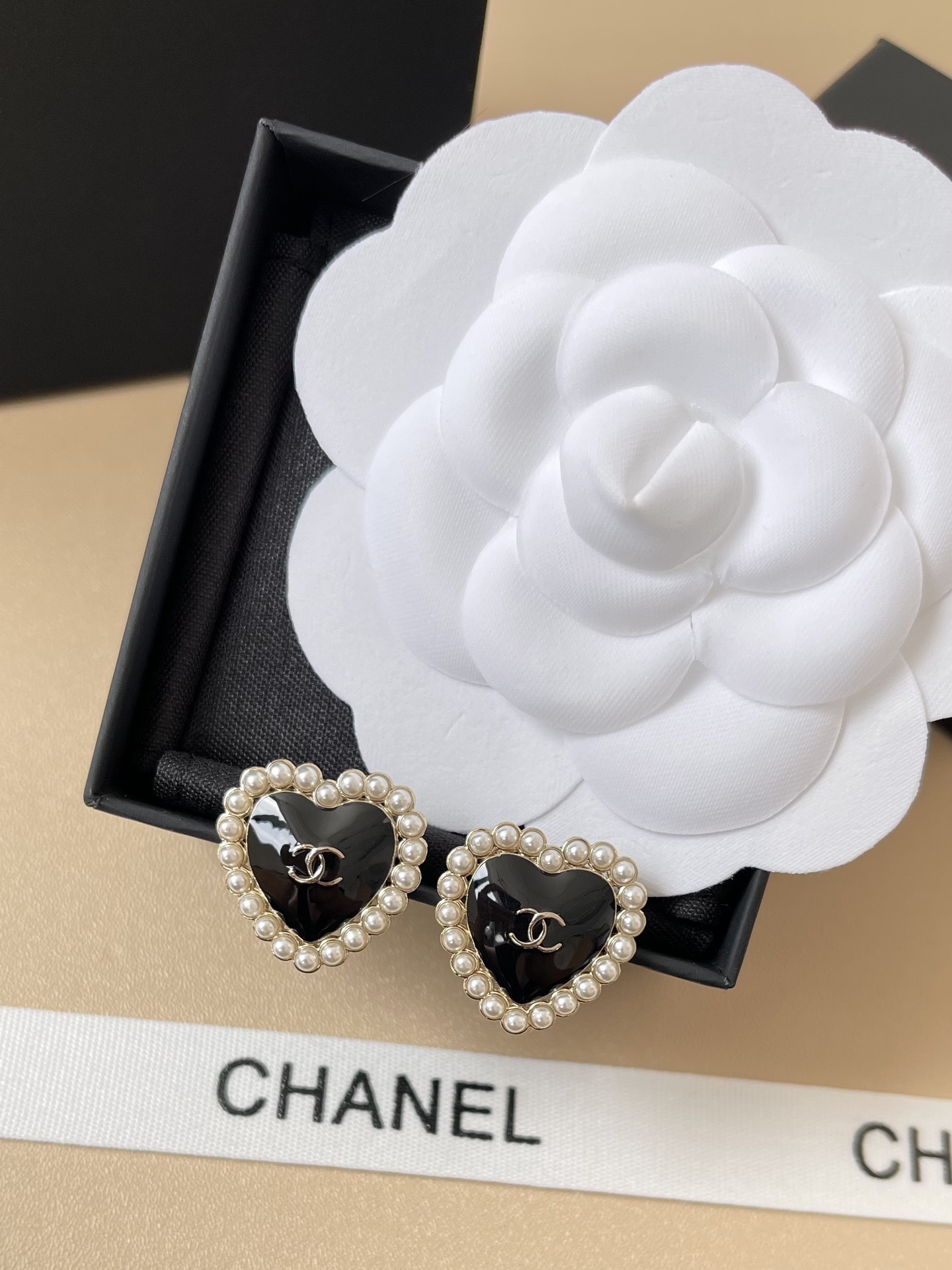 Luxury Heart Pearl Earrings with CC Logo - Elegant Pink & Black