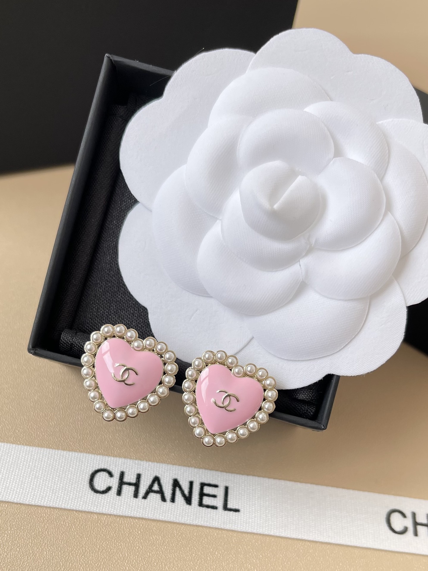 Luxury Heart Pearl Earrings with CC Logo - Elegant Pink & Black