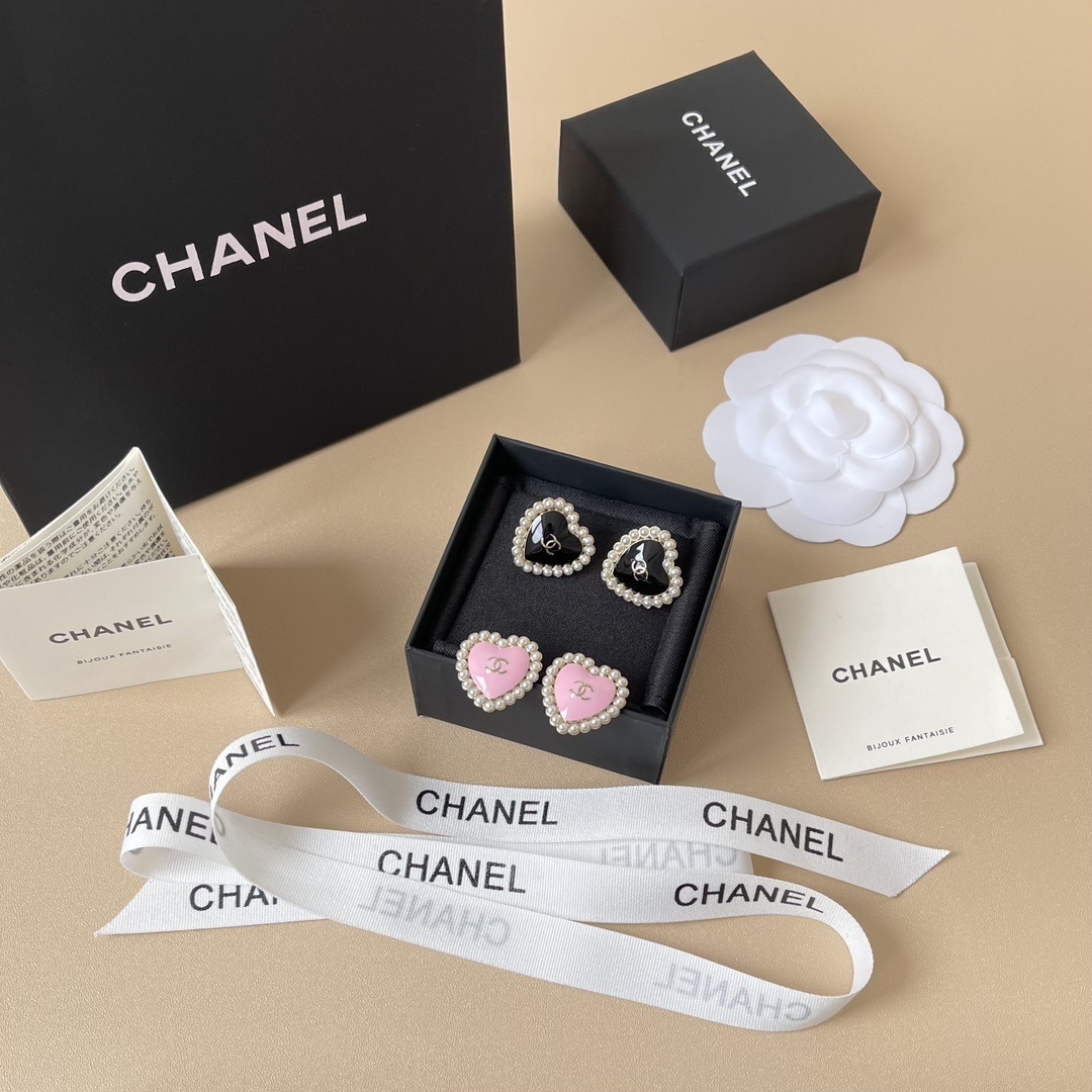 Luxury Heart Pearl Earrings with CC Logo - Elegant Pink & Black