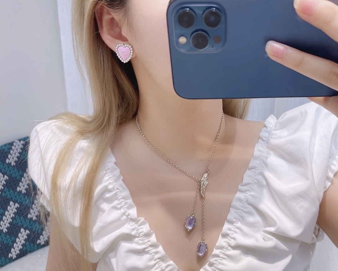 Luxury Heart Pearl Earrings with CC Logo – Elegant Pink & Black