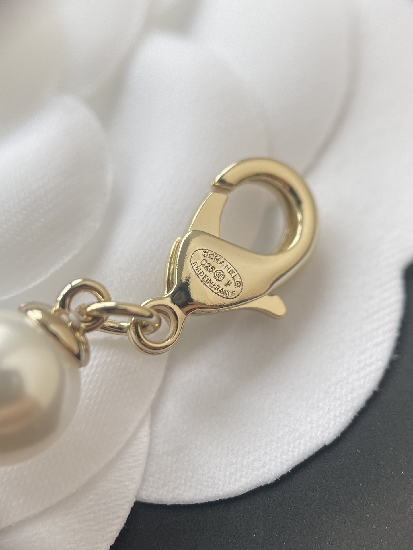 Elegant Pearl Choker Necklace with Pink Enamel CC Logo Pendant