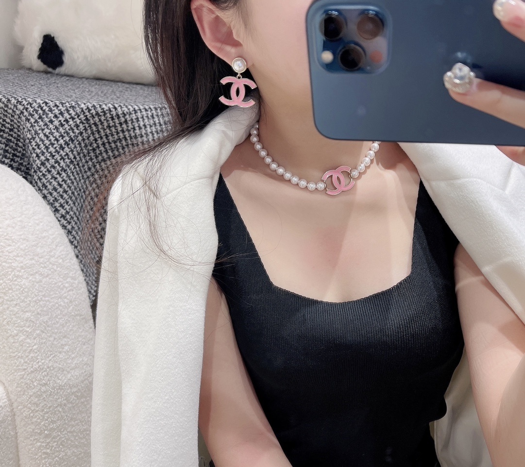 Elegant Pearl Choker Necklace with Pink Enamel CC Logo Pendant