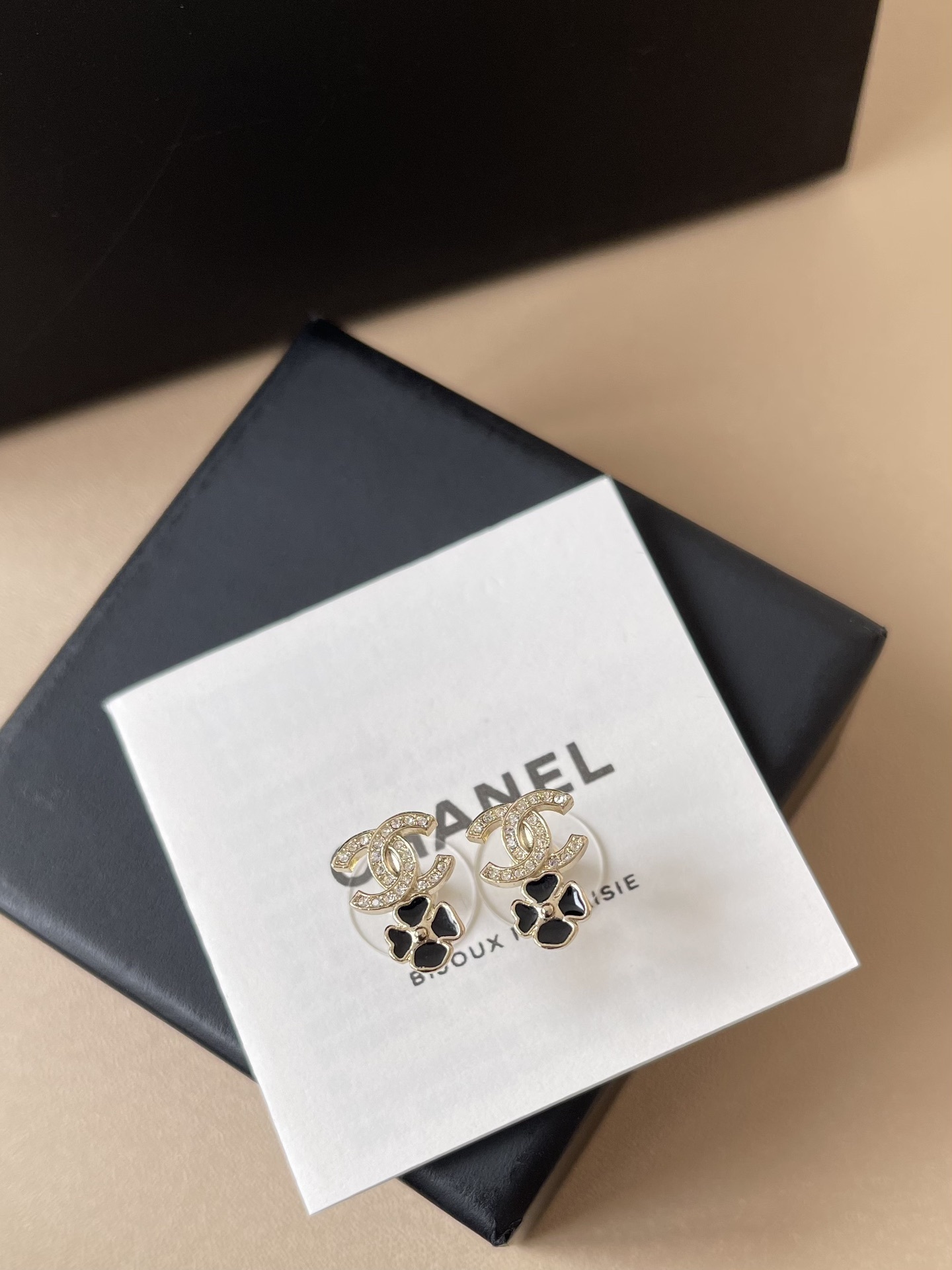 Luxury CC Logo Camellia Flower Earrings with Crystals and Pearls