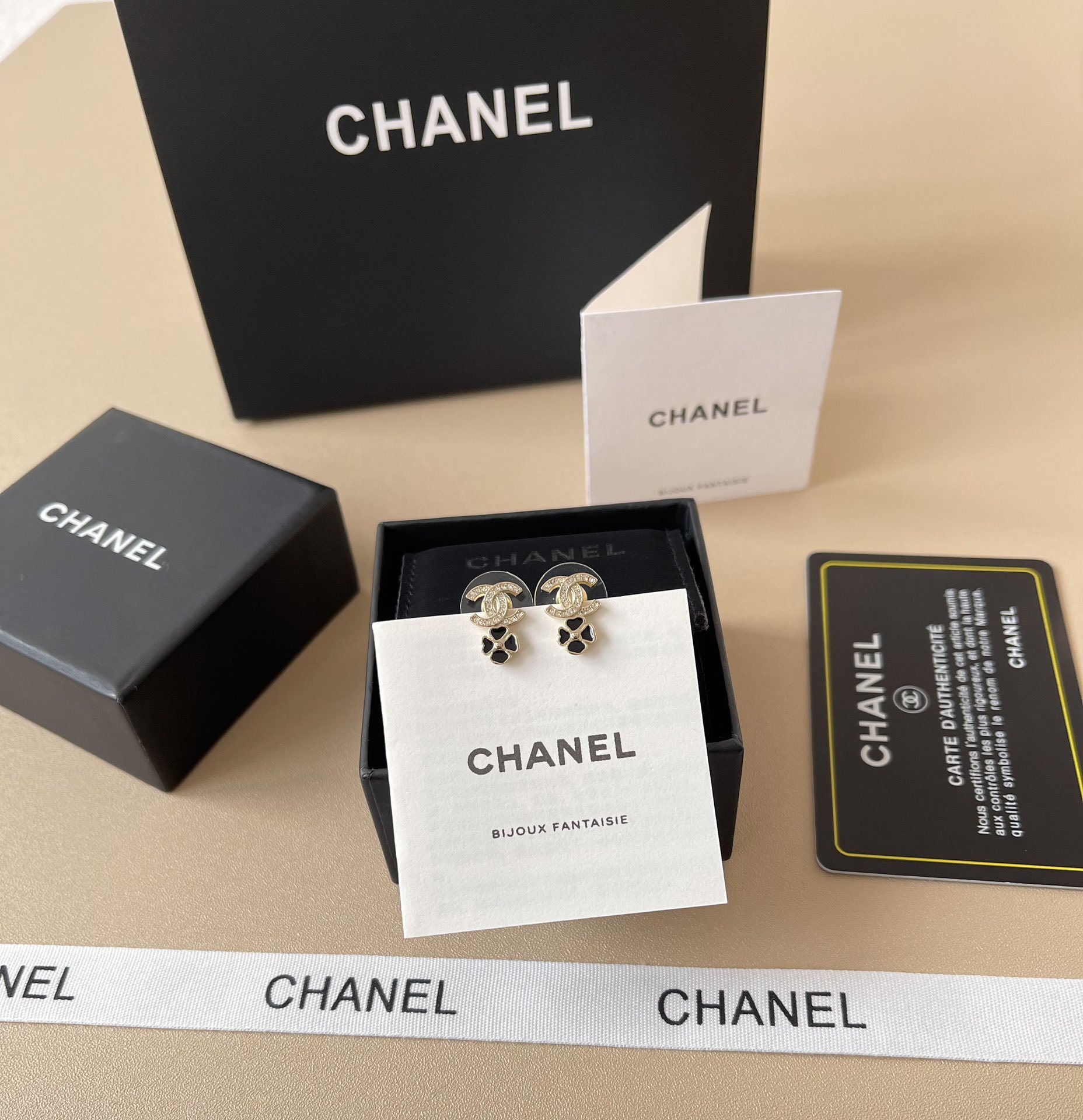 Luxury CC Logo Camellia Flower Earrings with Crystals and Pearls