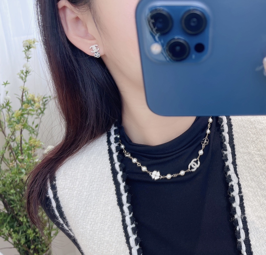 Luxury CC Logo Camellia Flower Earrings with Crystals and Pearls