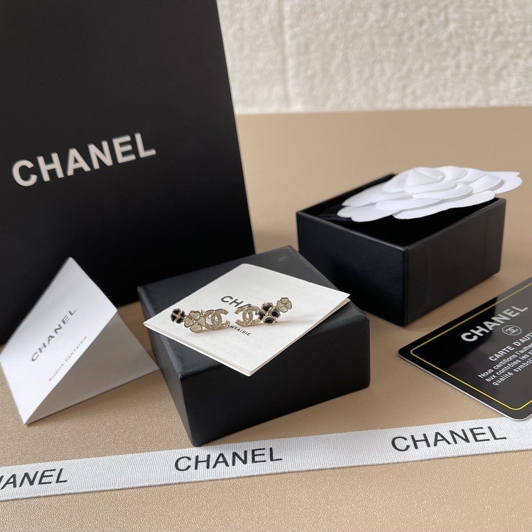 Elegant Chanel CC Logo Camellia Flower Crystal Earrings - Gold