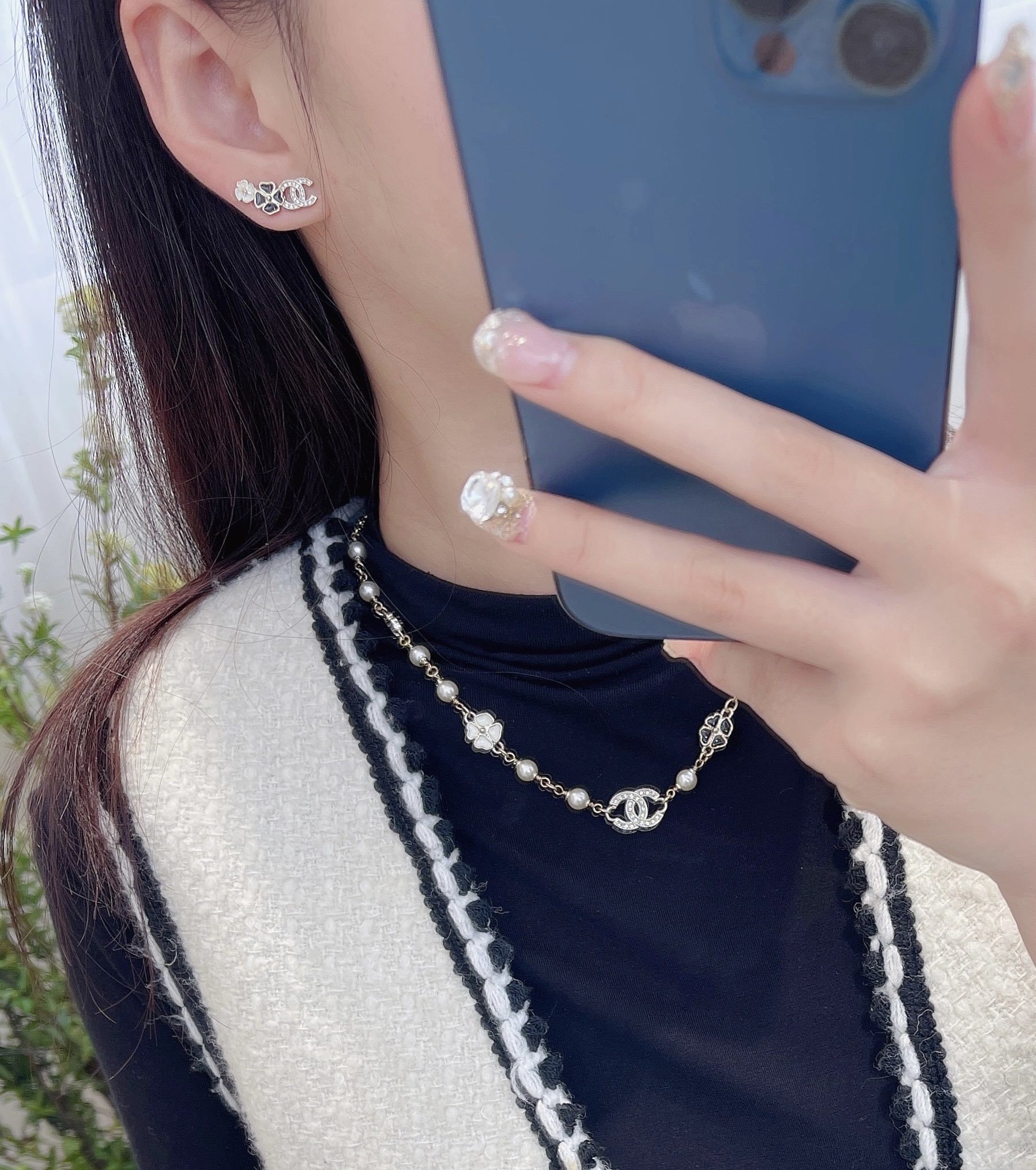 Elegant Chanel CC Logo Camellia Flower Crystal Earrings - Gold