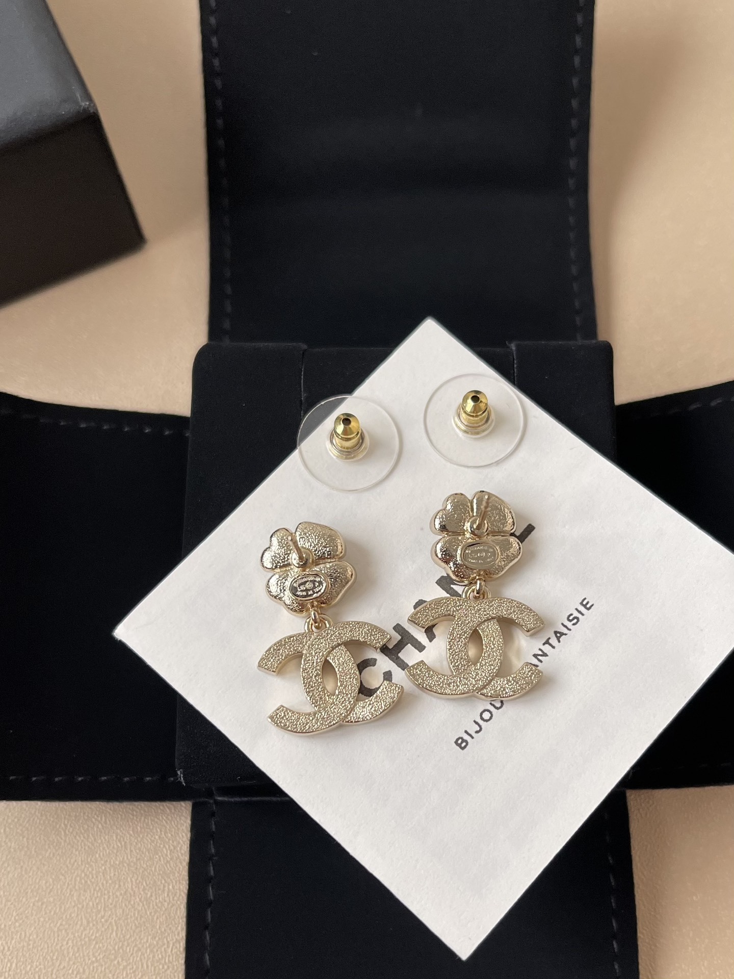 Luxury Crystal CC Logo Black Flower Drop Earrings - Gold Tone