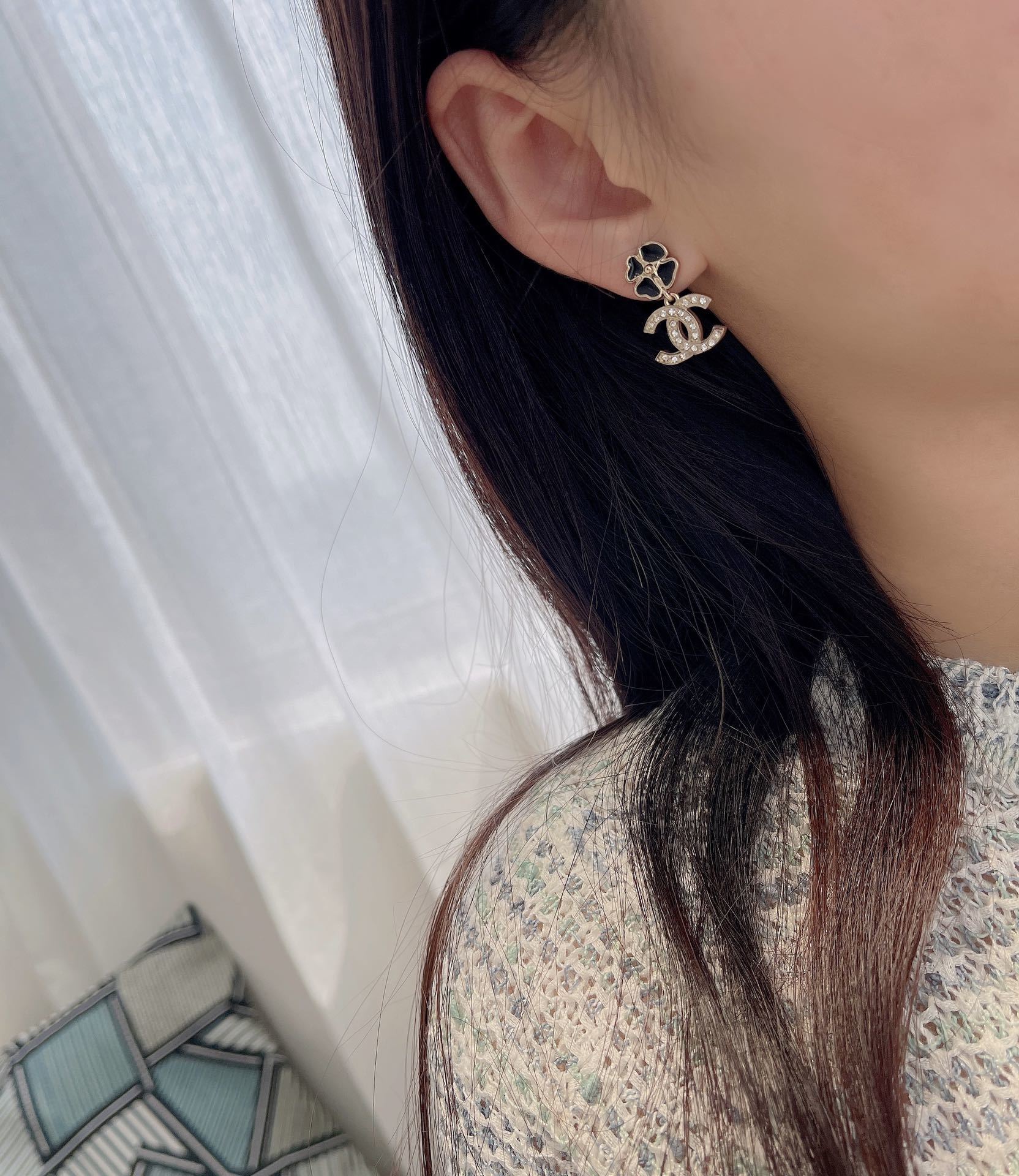 Luxury Crystal CC Logo Black Flower Drop Earrings - Gold Tone