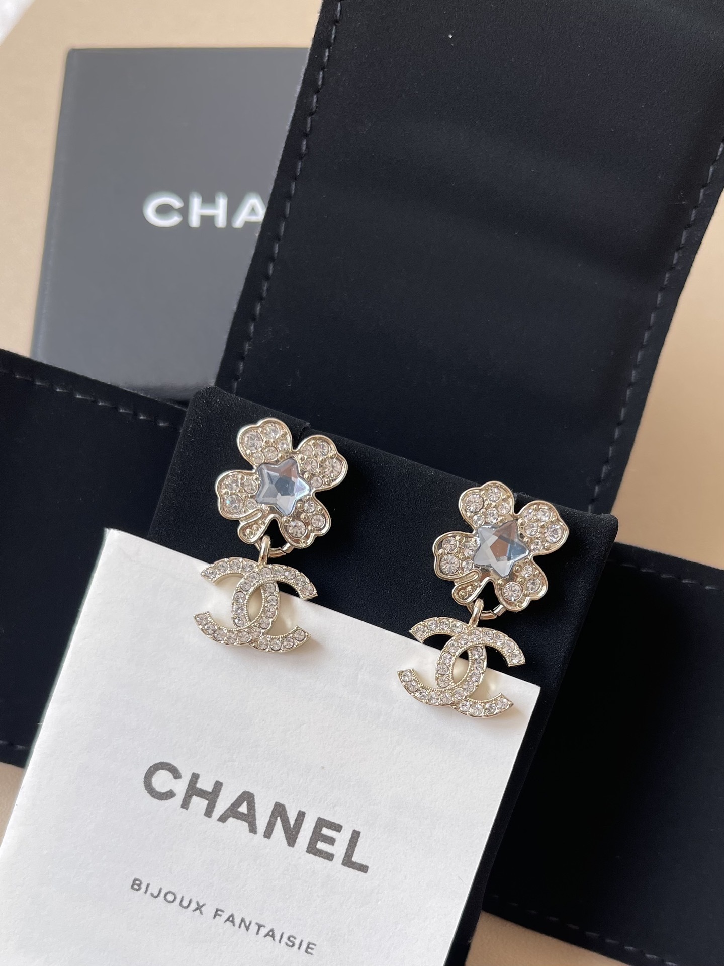 Chanel SS2025 CC Logo Pendant Earrings - Gold & Crystal Flower Design